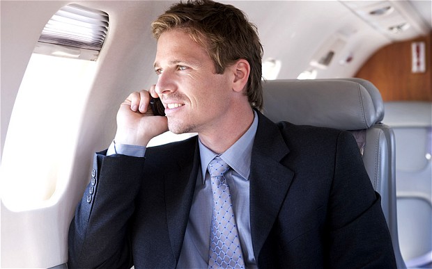 اقتراح إجراء المكالمات الهاتفية خلال الرحلات الجوية يلقى اعتراضات