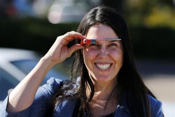 أمريكية تمثل أمام القضاء بسبب نظارة غوغل الذكية