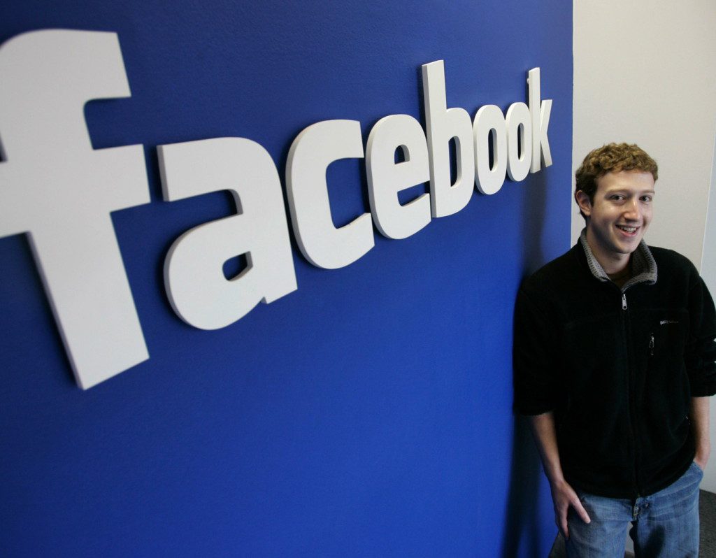 الراتب السنوي لمؤسس فيسبوك دولار واحد !