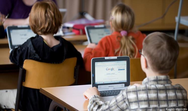 غوغل تطرح "كلاس روم" لمساعدة الطلاب في أداء واجباتهم