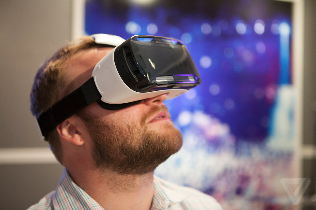 سامسونج تعلن رسميا عن خوذة الواقع الافتراضي Gear VR