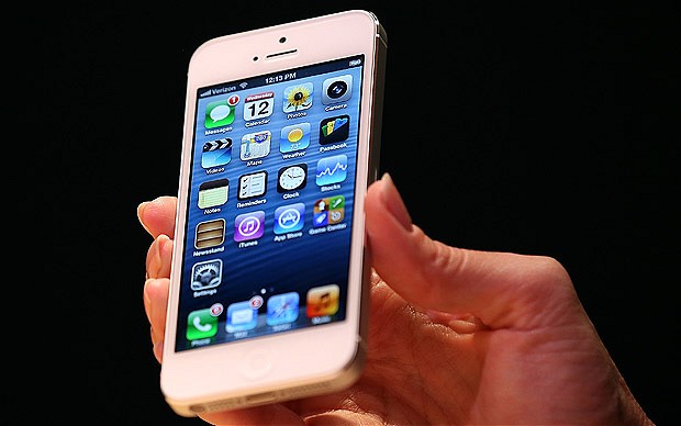 سامسونج تكشف عن هاتفين بتصميم آيفون 5