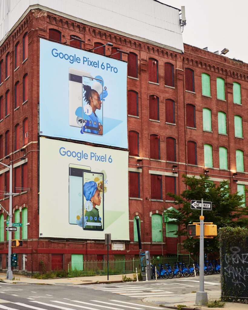 جوجل تبرز تصميم هواتف بيكسل 6 وبيكسل 6 برو في لوحاتها الإعلانية