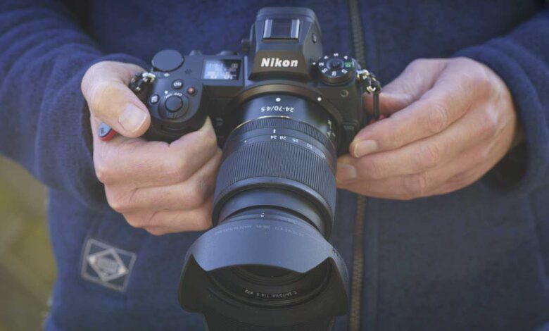 يقال إن شركة نيكون ستتخلى عن سوق كاميرات SLR