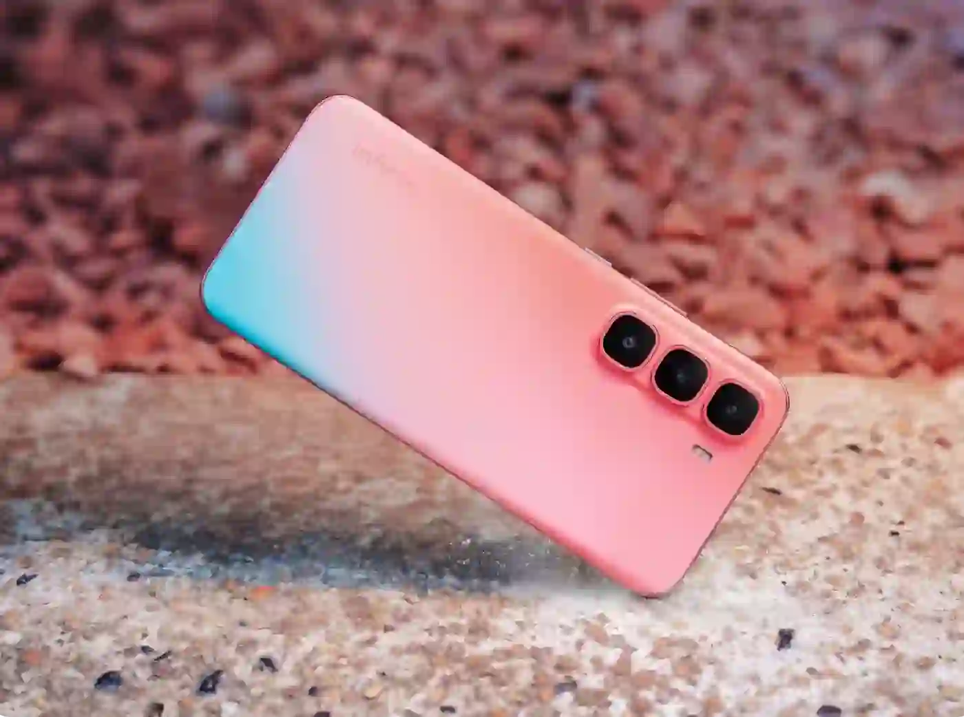 هاتف +Infinix Hot 60 Pro دخل موسوعة غينيس كـ"أنحف هاتف ذكي بشاشة منحنية ثلاثية الأبعاد في العالم