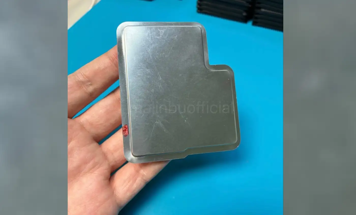 صور مسربة لبطارية iPhone 17 Air