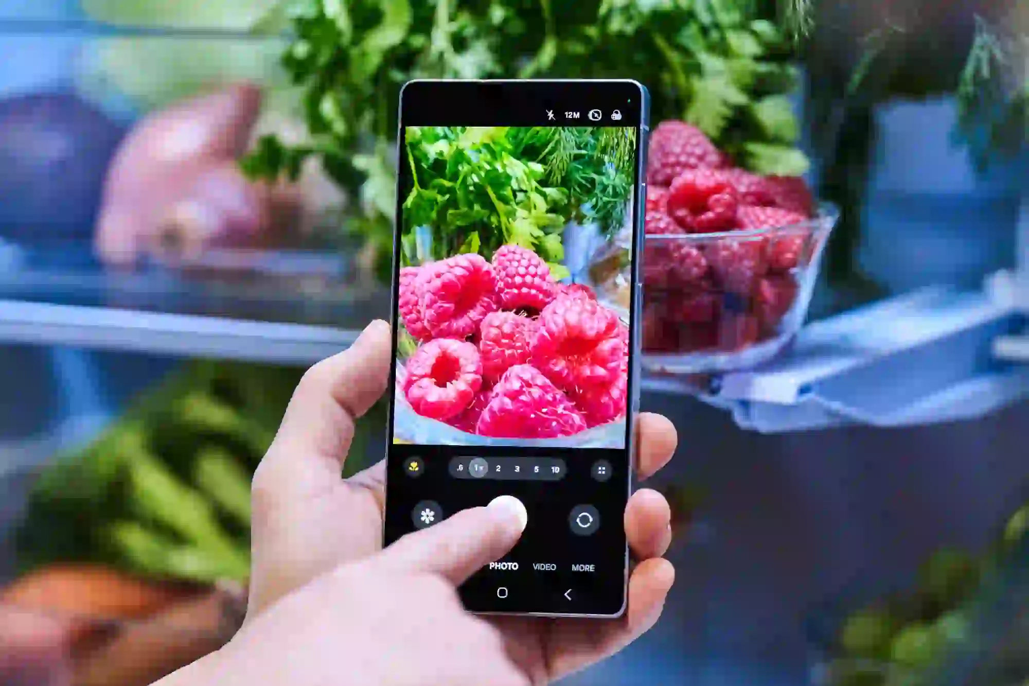 سامسونج ستستخدم في شاشة Galaxy S26 Ultra مادة جديدة مختلفة عن Galaxy S25 Ultra