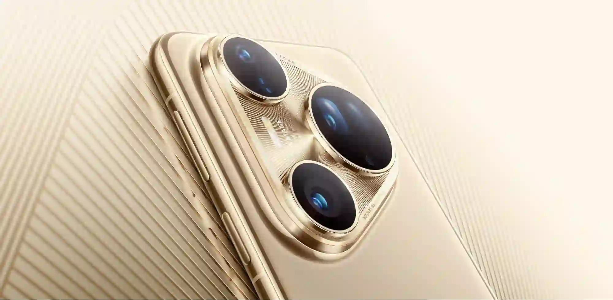 كاميرا هاتف Huawei Pura 80 Ultra تنافس كاميرا آيفون 17 برو ماكس بقوة