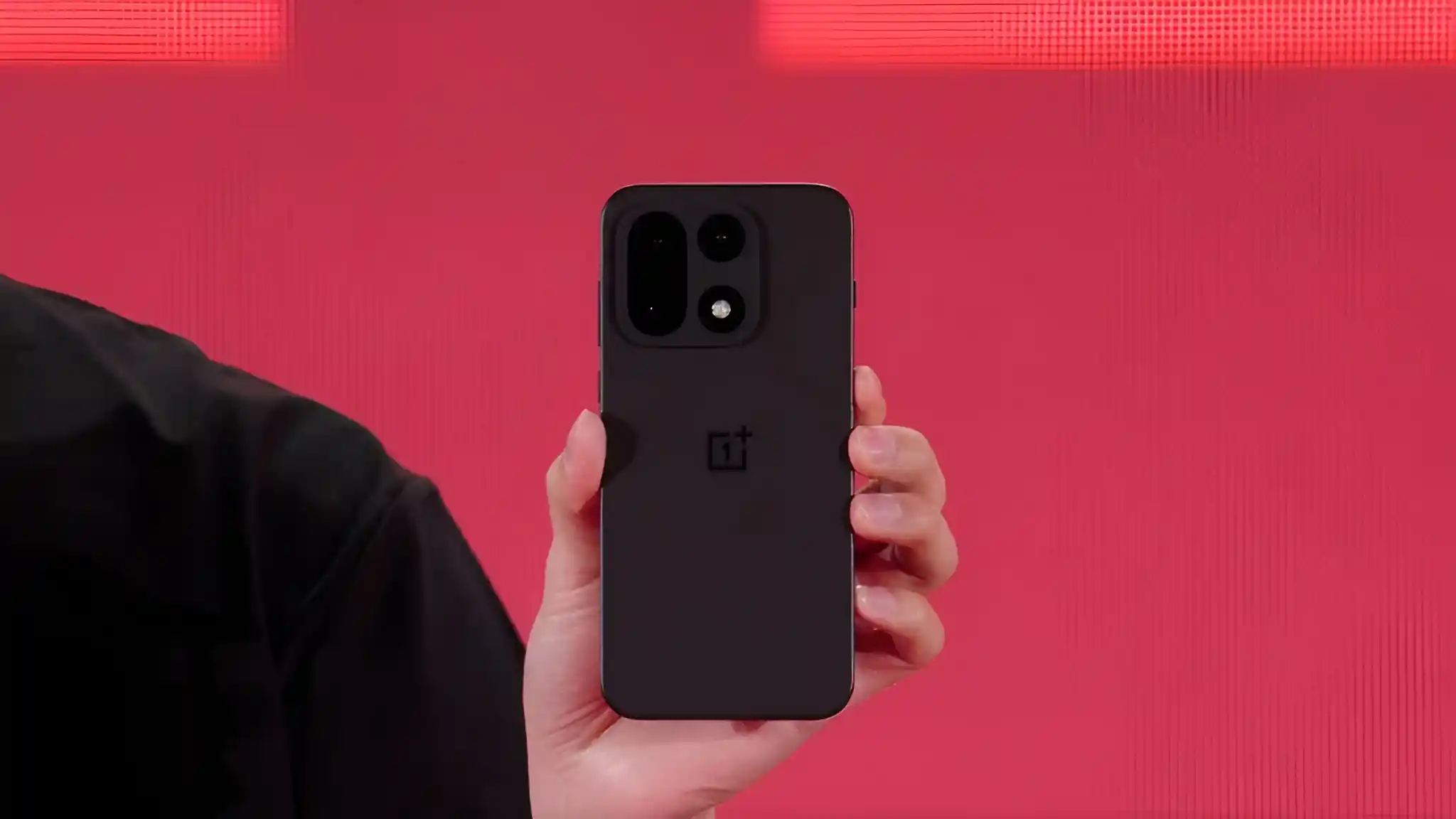 OnePlus 15 أول هاتف في العالم يعتمد على معالج كوالكوم الأقوى Snapdragon 8 Gen 5