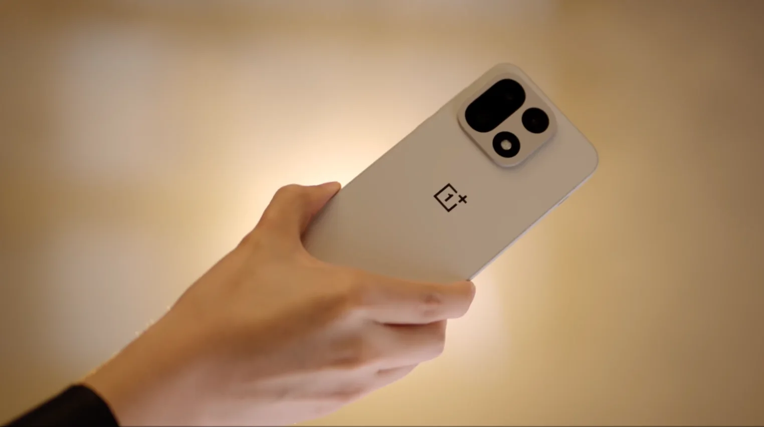 هاتف OnePlus 15 سيصل إلى الأسواق في أكتوبر 2025