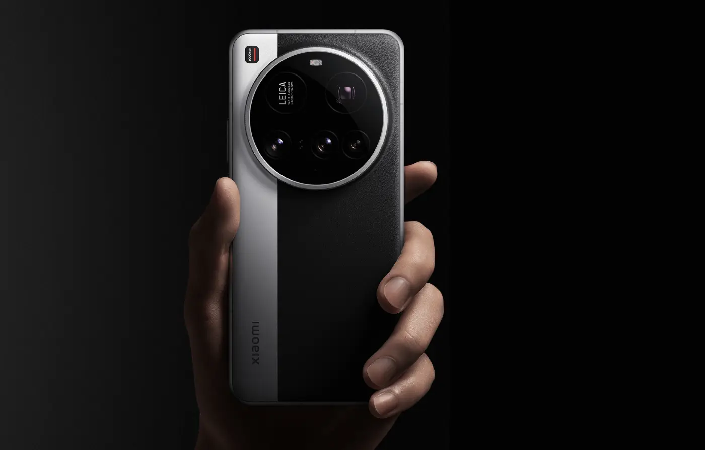 هاتف Xiaomi 17 Ultra سيكون خليفة لجهاز هاتف Xiaomi 15 Ultra الظاهر في الصورة