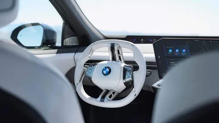 BMW تلغي شراكتها مع أبل وتنتقل لشركة "مفاجأة" لسياراتها