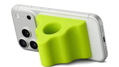 أبل تطلق حاملا للآيفون