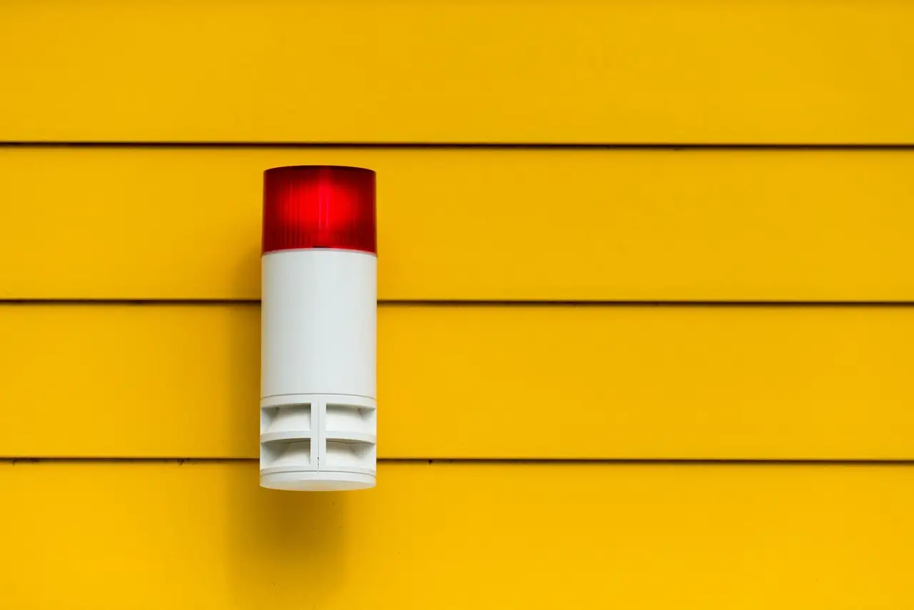 مستخدم الهاتف لم يتمكن من الاتصال بالطوارئ