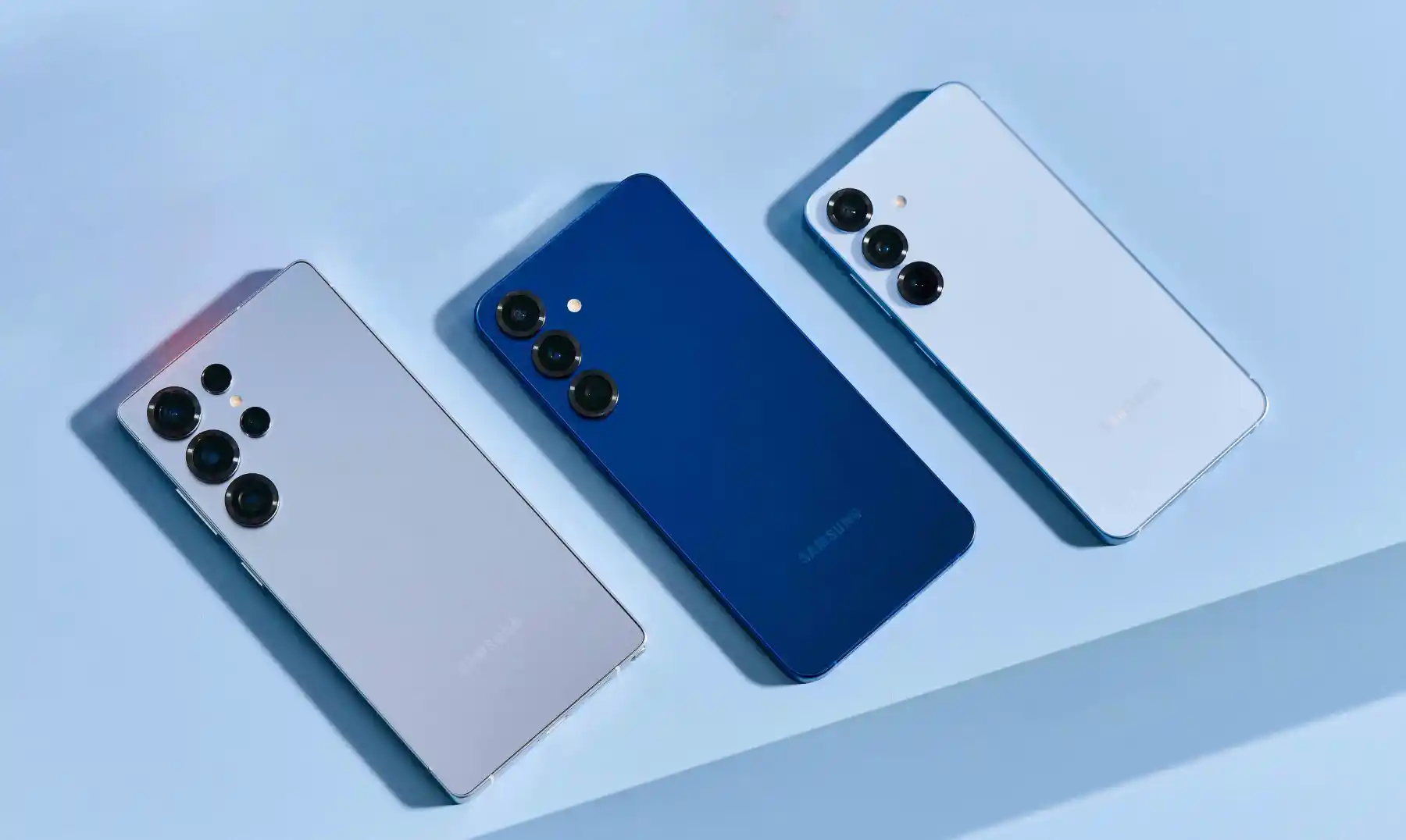 تصميم هواتف جالكسي إس 26 سيكون مختلفا عن الجيل S25 الظاهر في الصورة