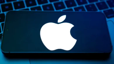 أبل تهدد بمنع أقوى ميزات آيفون بسبب اتهام بولندي