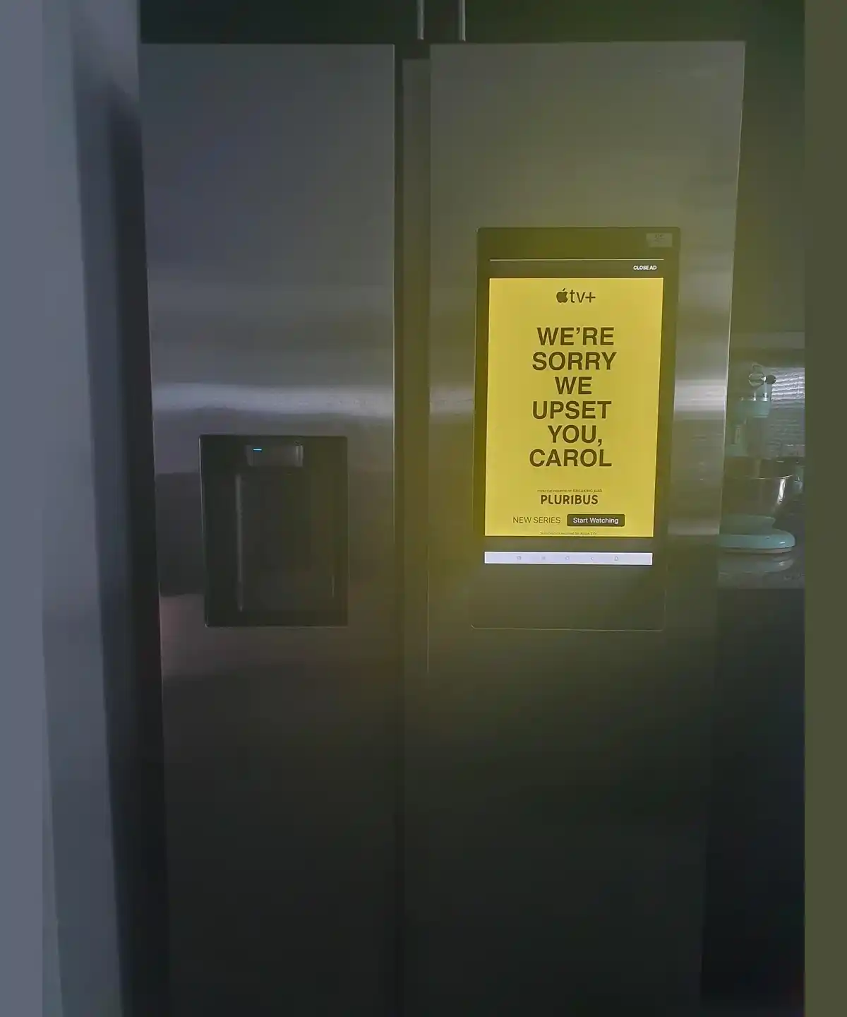 إعلان على شاشة سامسونج يتسبب بنقل سيدة إلى المستشفى