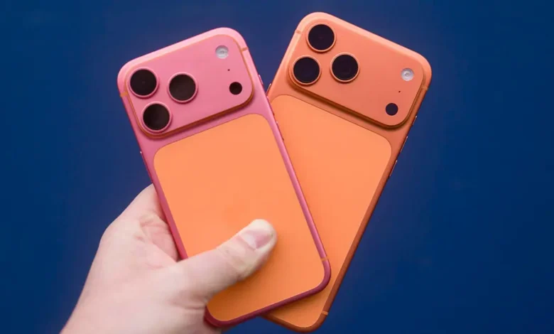 تجربة مجنونة: تغيير لون iPhone 17 Pro من البرتقالي إلى الوردي في المنزل
