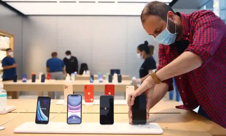 أبل تتوقع مبيعات "جنونية" لـ iPhone 17e