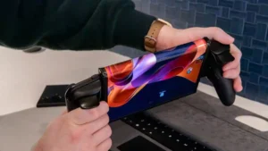 لينوفو تبهر العالم بالكشف عن حاسوب للألعاب بشاشة قابلة للطي